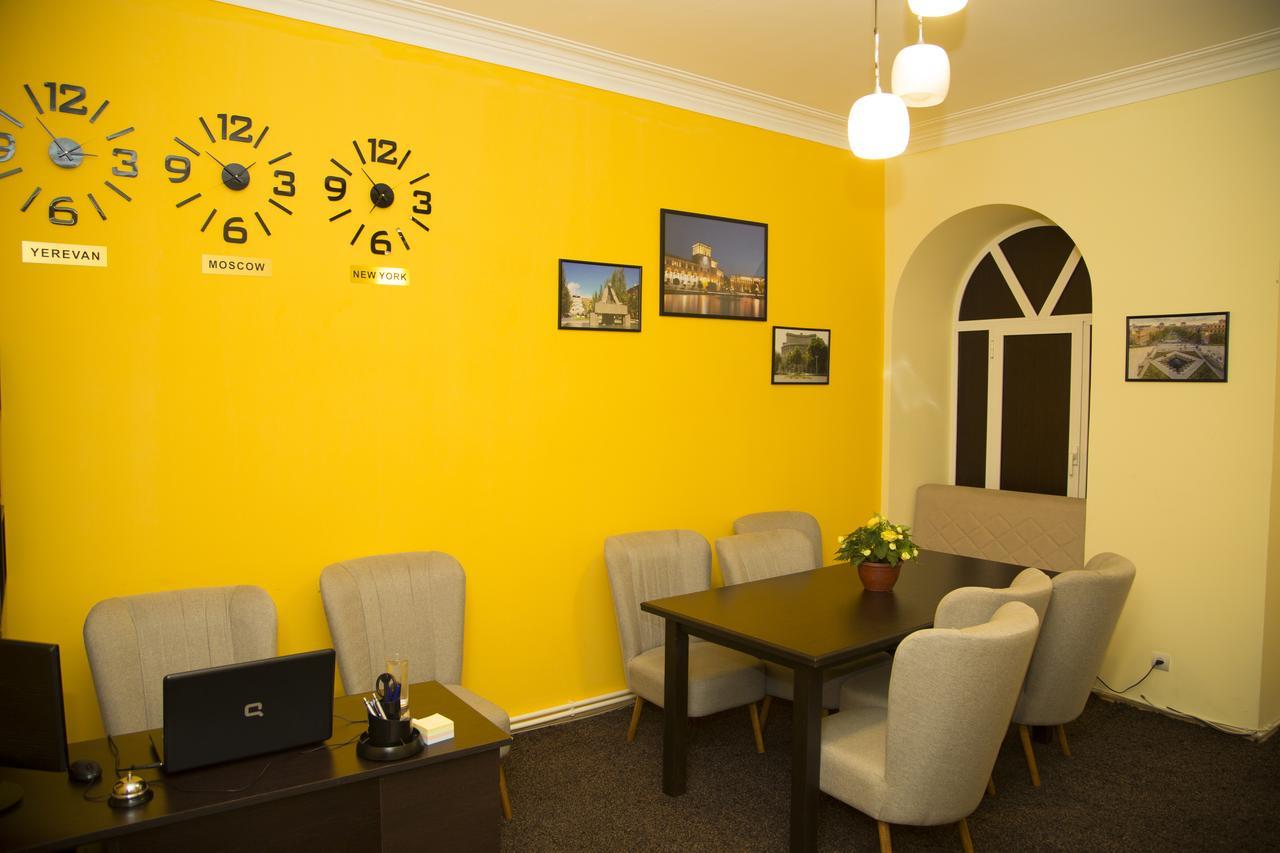 Magnolia Hostel Yerevan Exterior foto