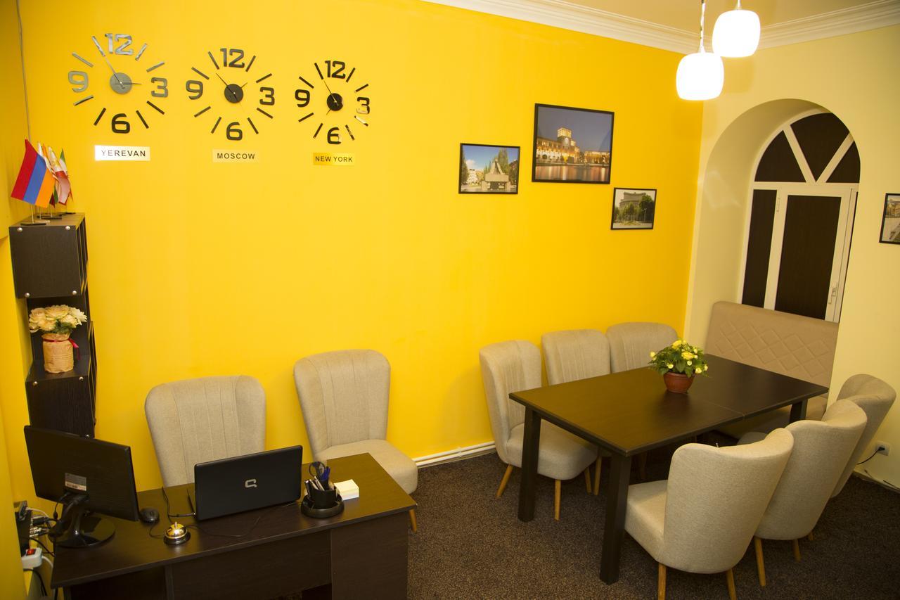 Magnolia Hostel Yerevan Exterior foto
